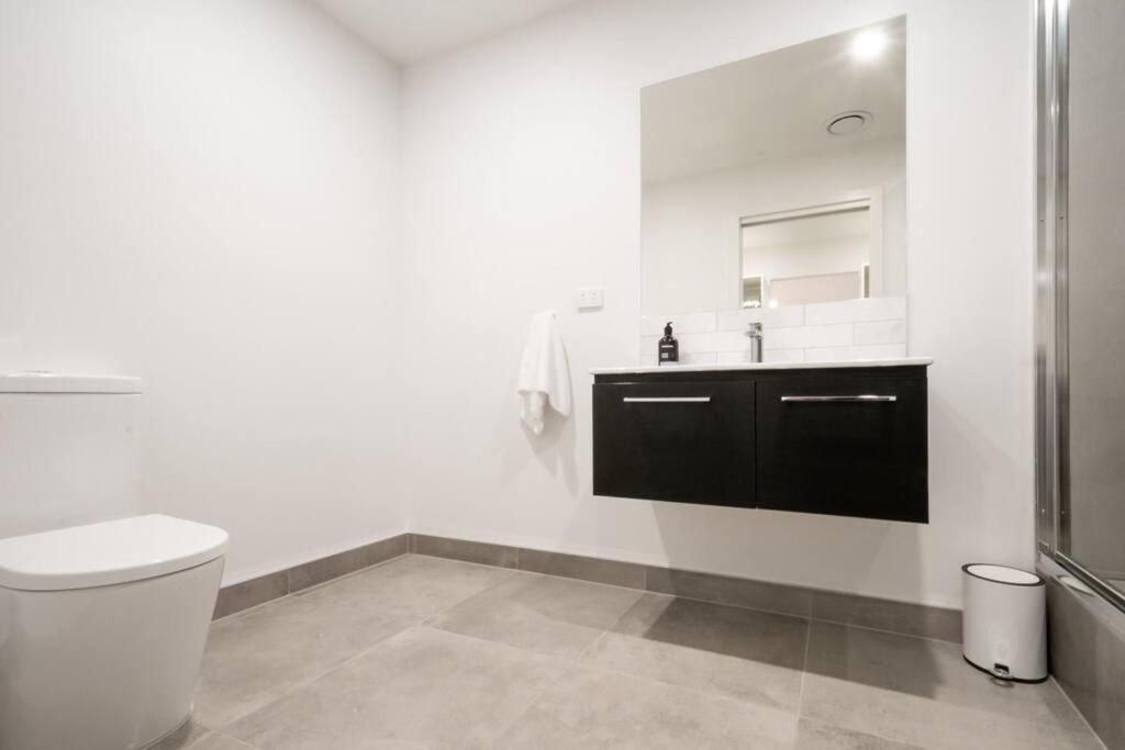 Central Modern 2 Bedroom With Wifi 朗塞斯顿 外观 照片