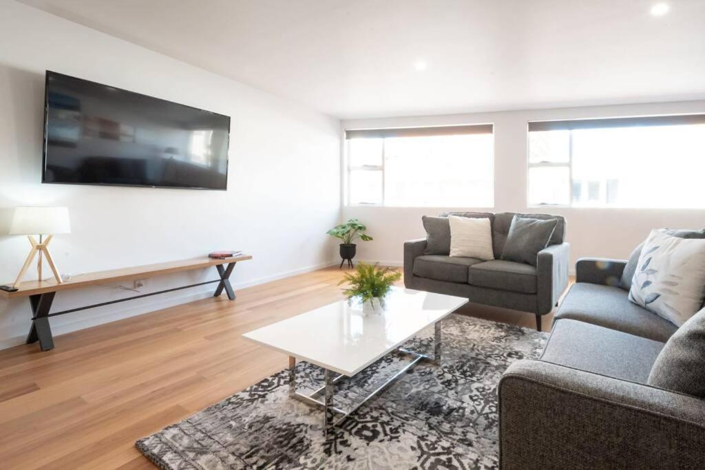 Central Modern 2 Bedroom With Wifi 朗塞斯顿 外观 照片
