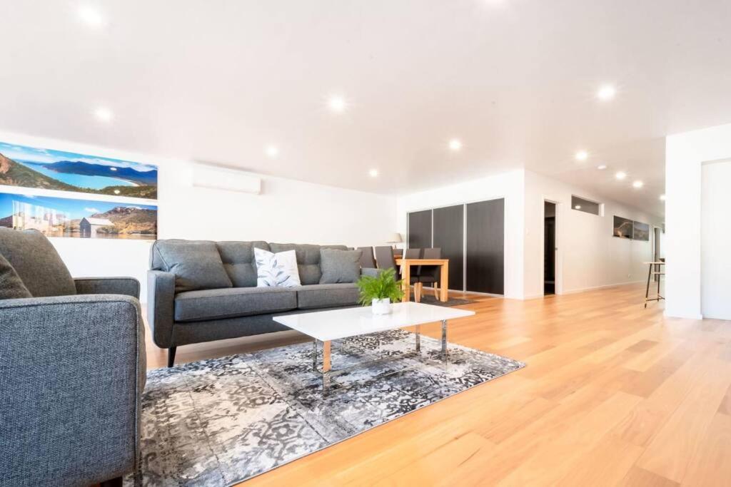 Central Modern 2 Bedroom With Wifi 朗塞斯顿 外观 照片