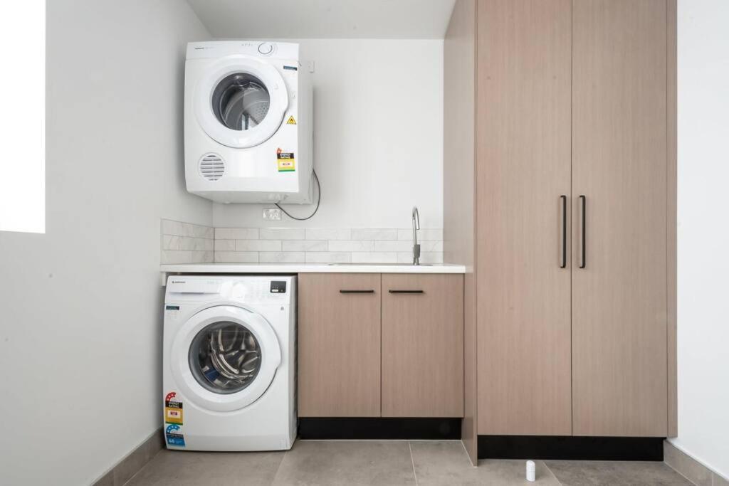Central Modern 2 Bedroom With Wifi 朗塞斯顿 外观 照片