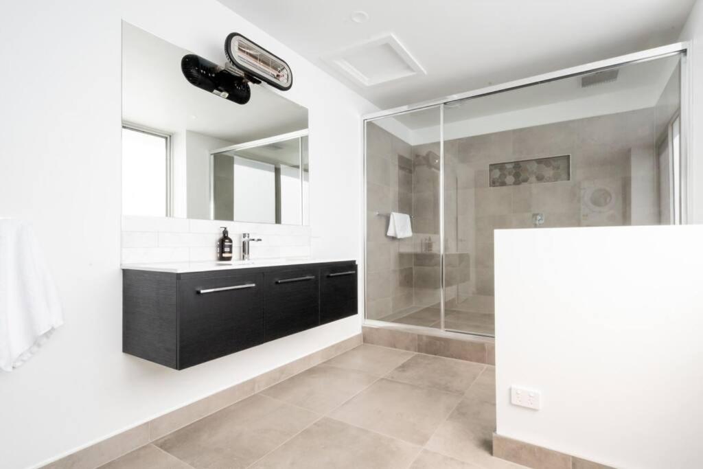 Central Modern 2 Bedroom With Wifi 朗塞斯顿 外观 照片