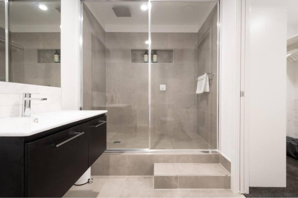 Central Modern 2 Bedroom With Wifi 朗塞斯顿 外观 照片