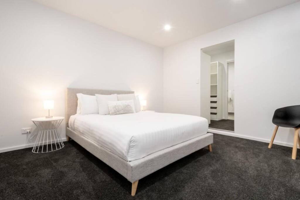 Central Modern 2 Bedroom With Wifi 朗塞斯顿 外观 照片