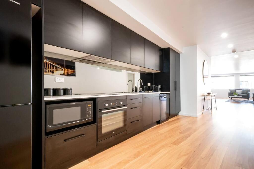 Central Modern 2 Bedroom With Wifi 朗塞斯顿 外观 照片