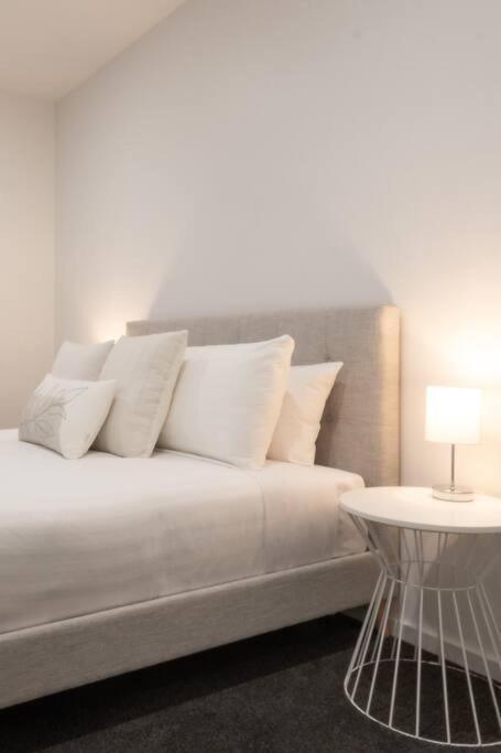 Central Modern 2 Bedroom With Wifi 朗塞斯顿 外观 照片