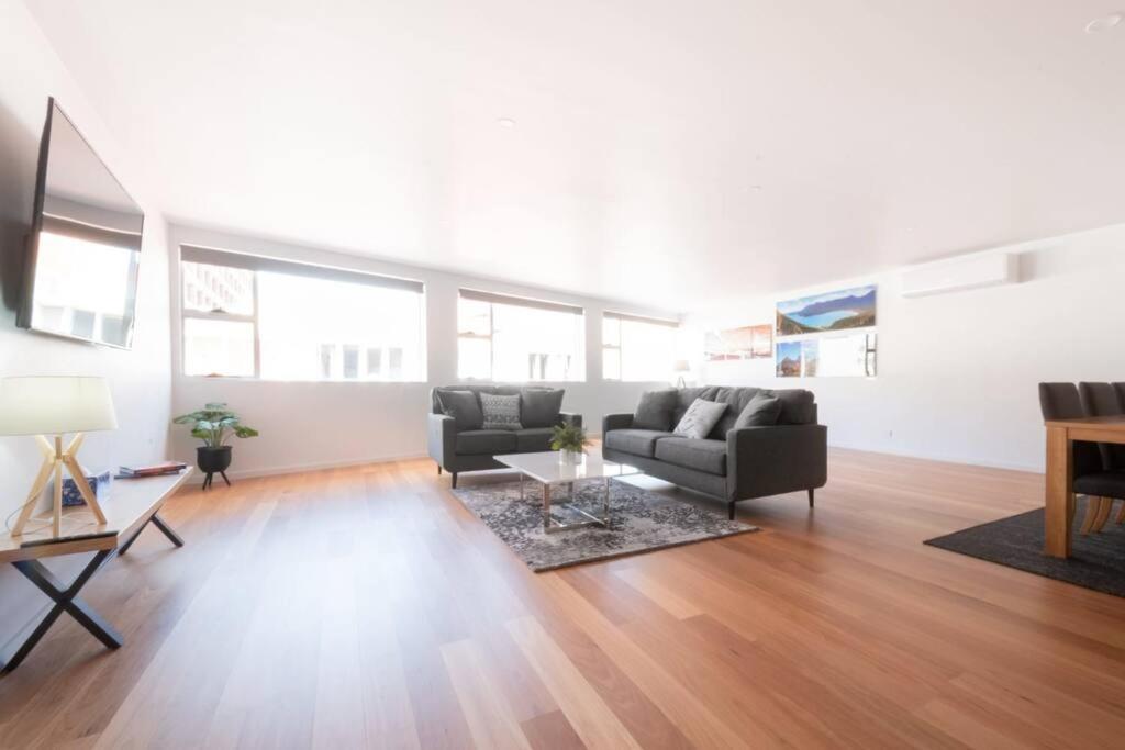 Central Modern 2 Bedroom With Wifi 朗塞斯顿 外观 照片